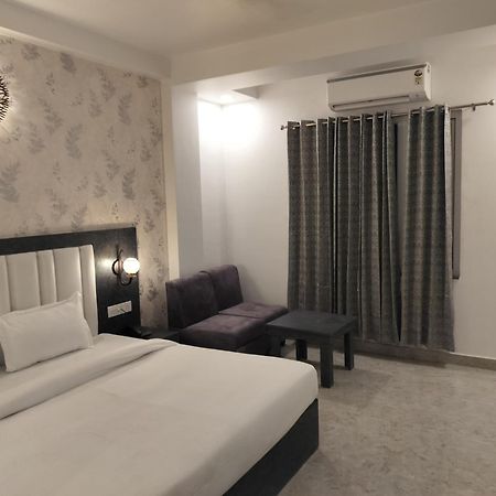 Hotel Varanasi Inn Экстерьер фото