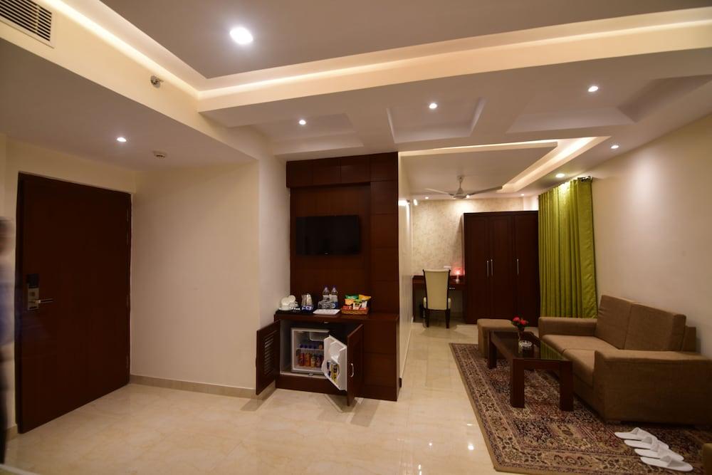 Hotel Varanasi Inn Экстерьер фото