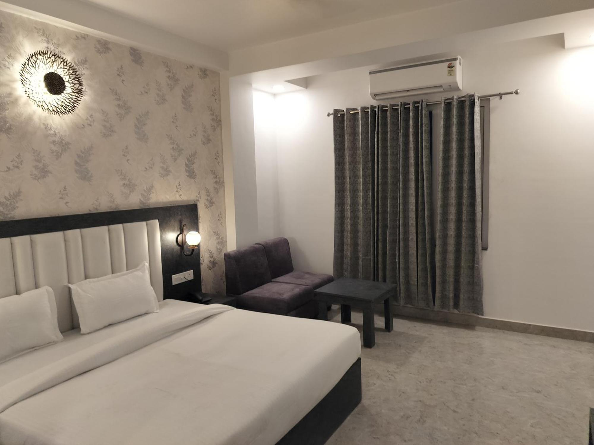 Hotel Varanasi Inn Экстерьер фото