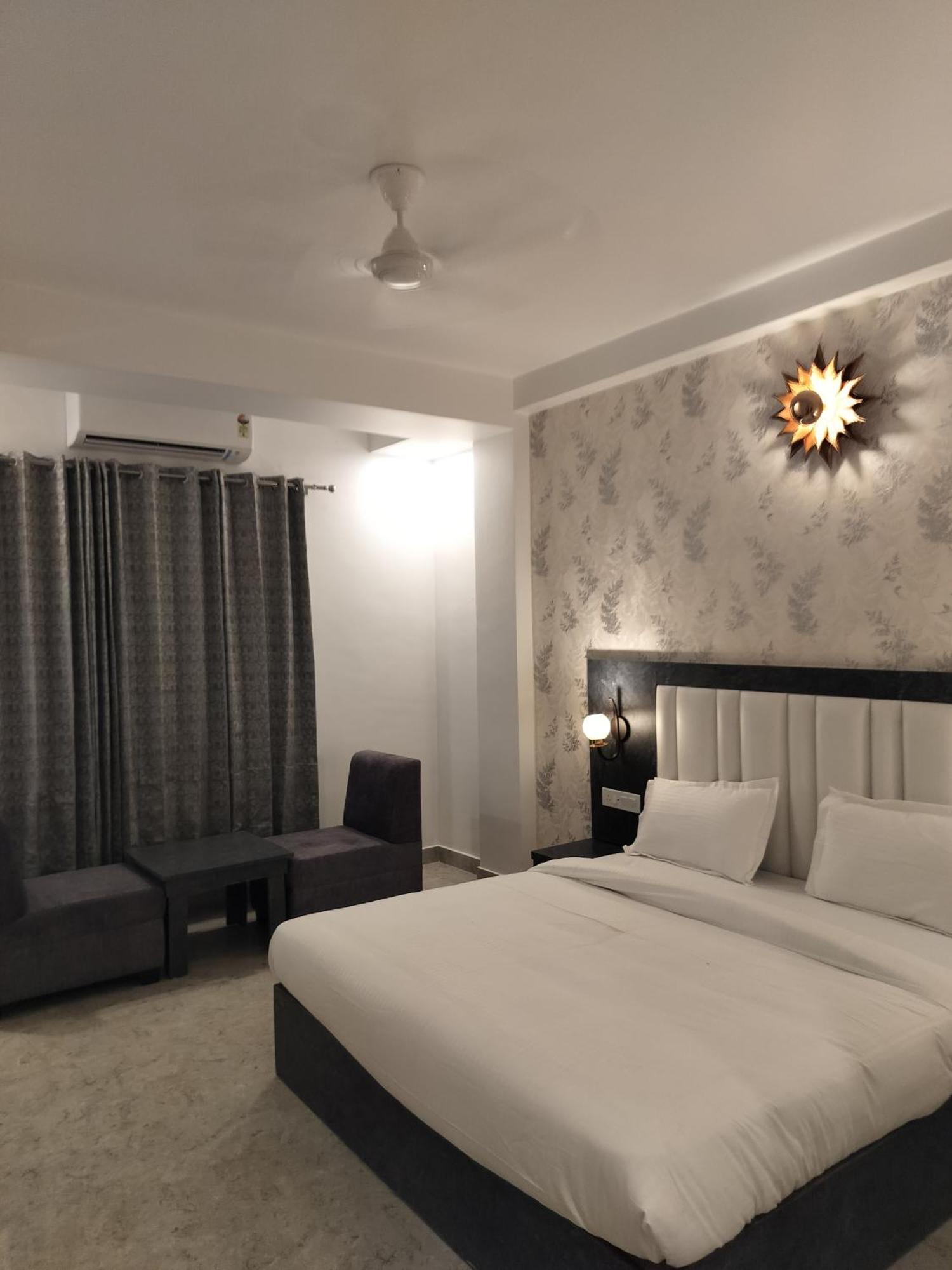 Hotel Varanasi Inn Экстерьер фото