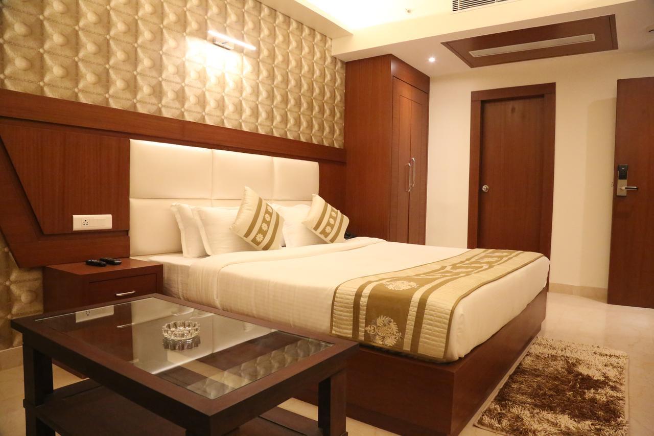 Hotel Varanasi Inn Экстерьер фото