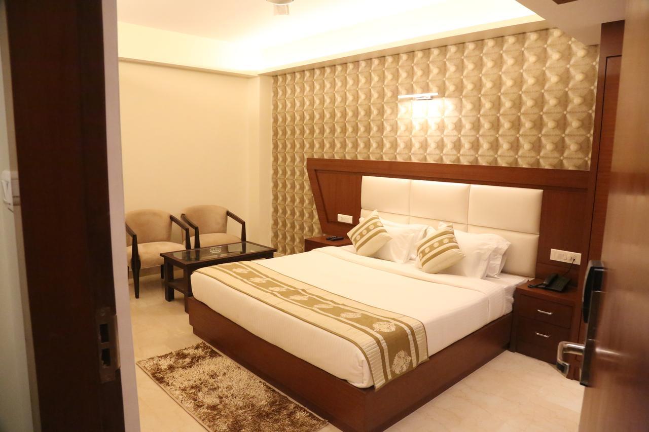 Hotel Varanasi Inn Экстерьер фото