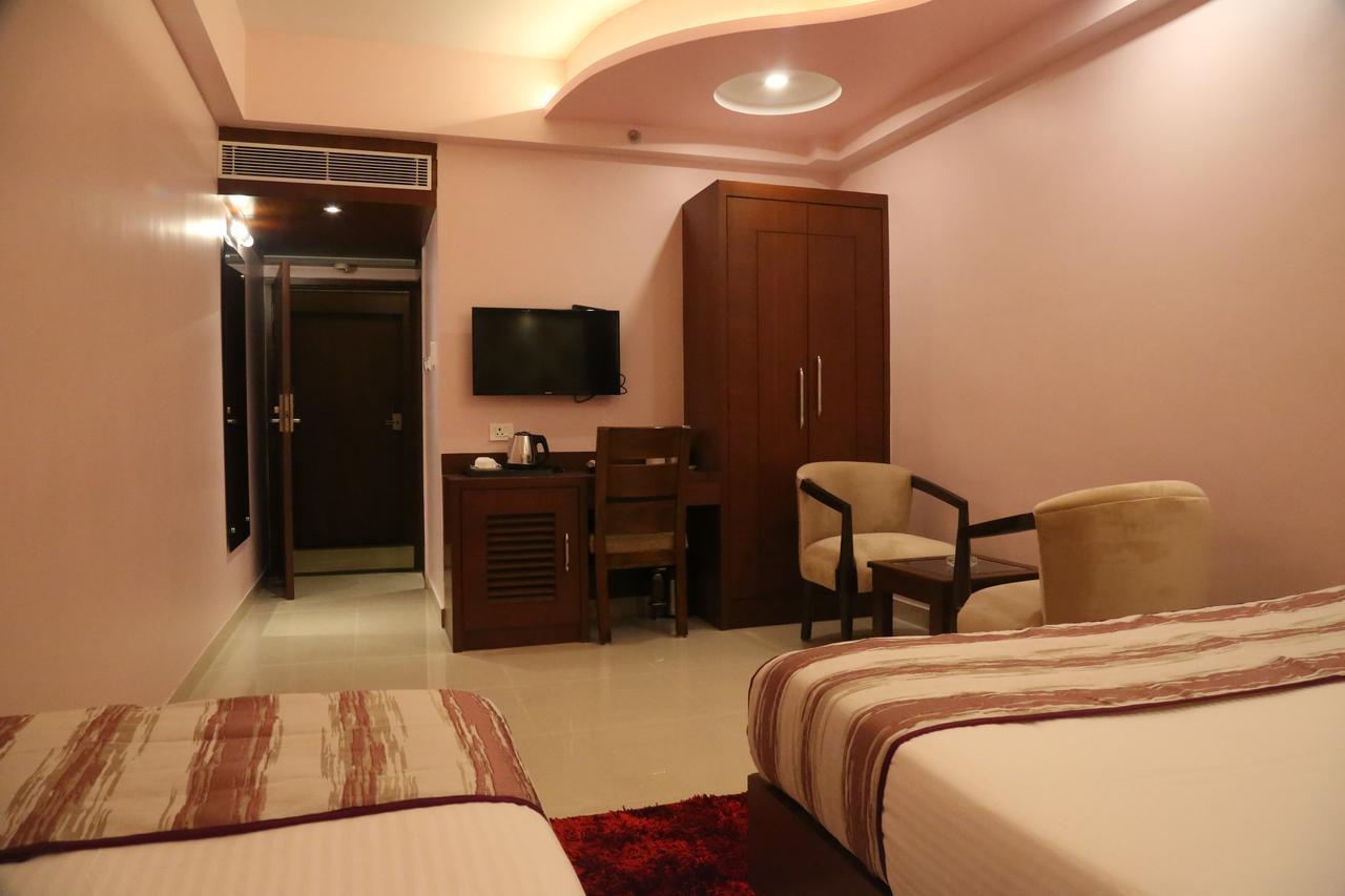 Hotel Varanasi Inn Экстерьер фото