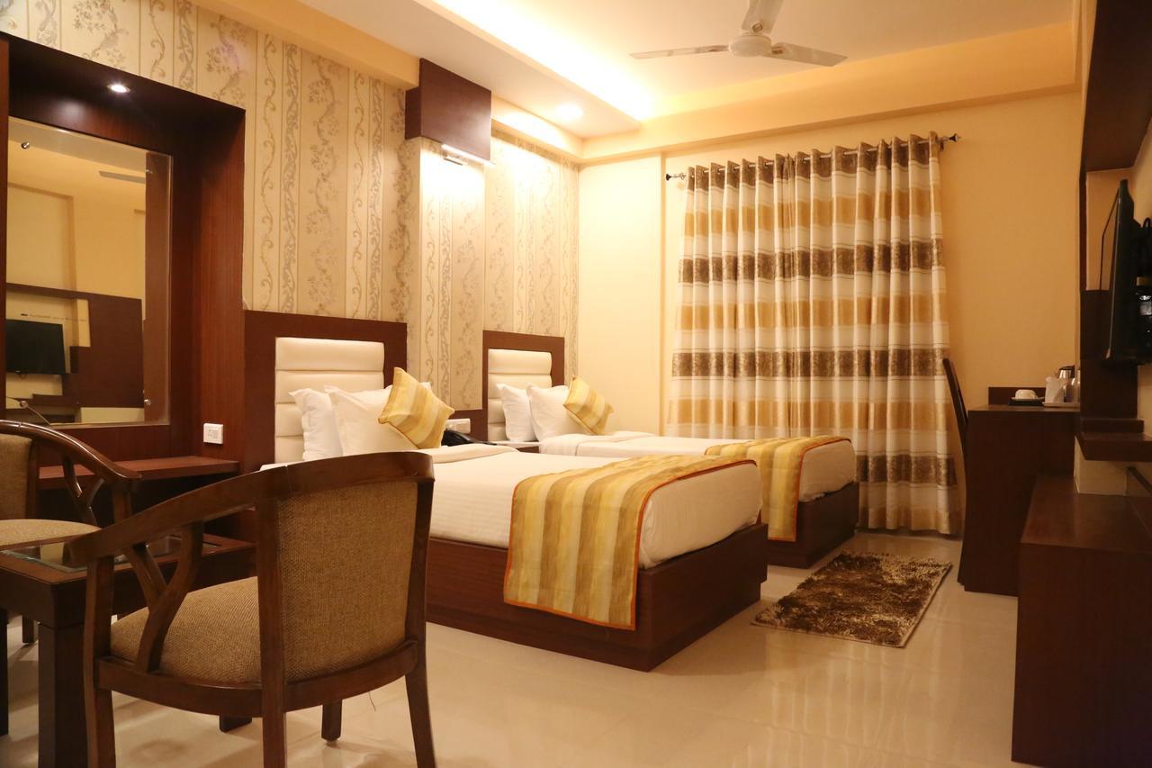 Hotel Varanasi Inn Экстерьер фото