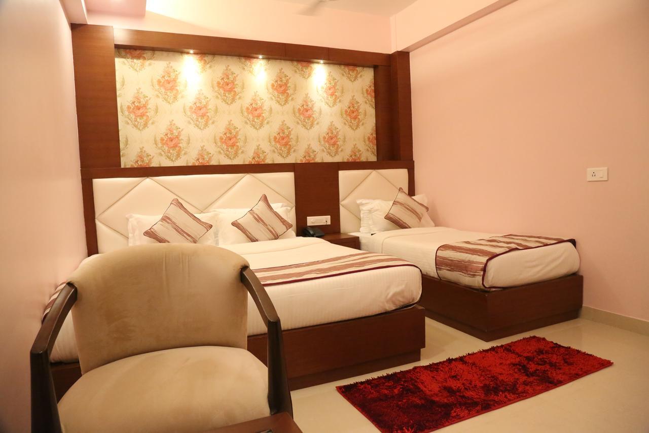 Hotel Varanasi Inn Экстерьер фото
