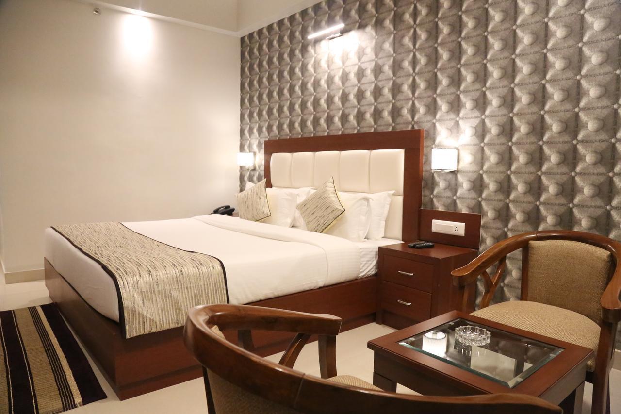 Hotel Varanasi Inn Экстерьер фото