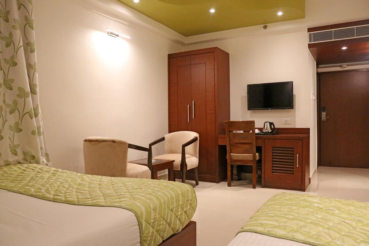 Hotel Varanasi Inn Экстерьер фото