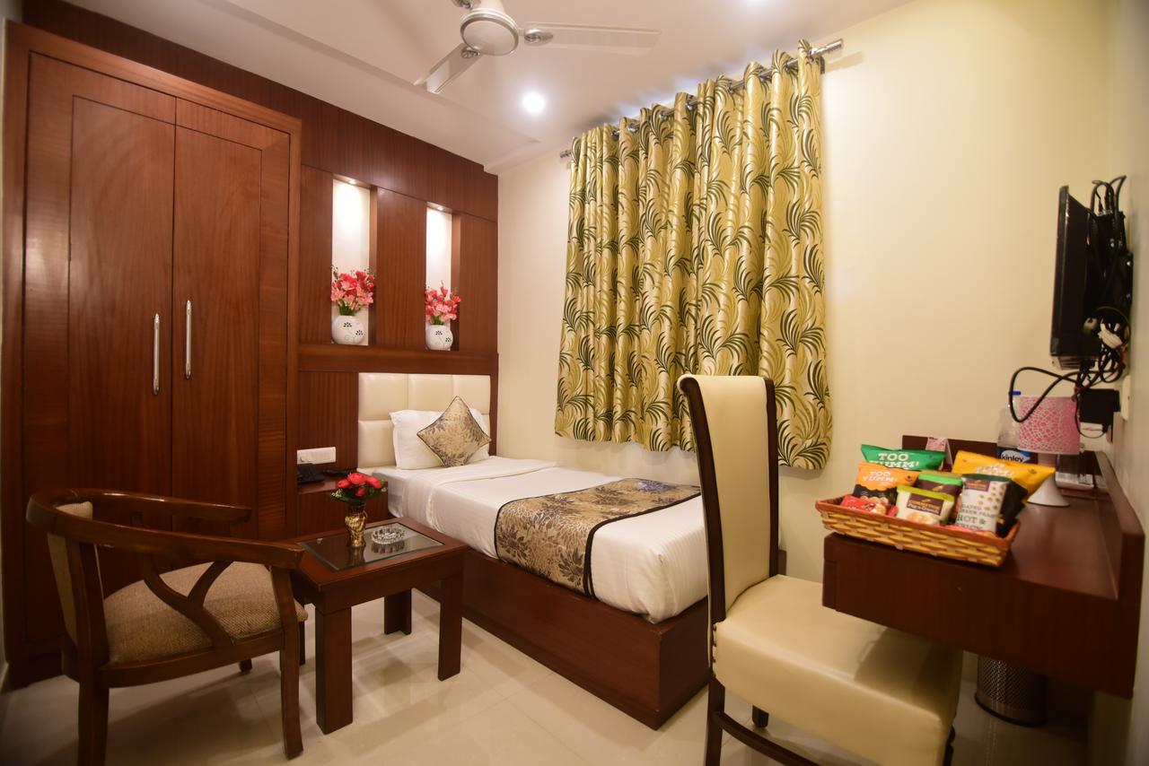 Hotel Varanasi Inn Экстерьер фото